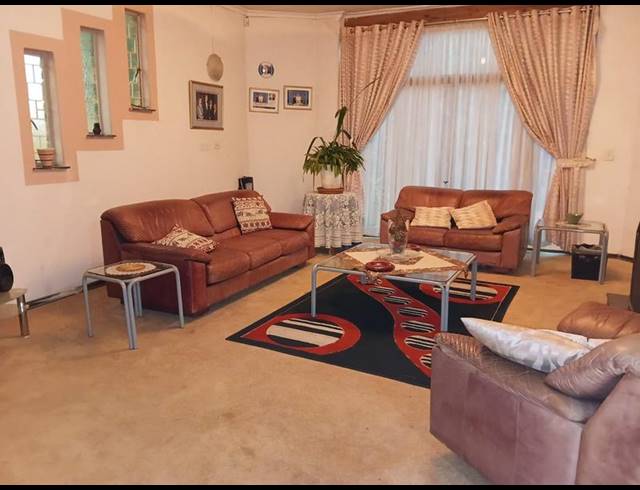 7 BEDROOM HOUSE FOR SALE IN FLEURHOF